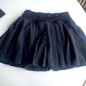 Offline by Aerie tennis skirt - black, size small